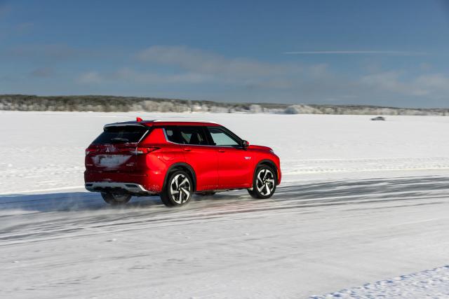 Mitsubishi Outlander 2024 hybride test DR
