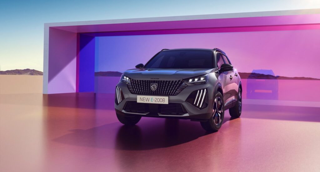 Peugeot e 2008 2024 03@2x