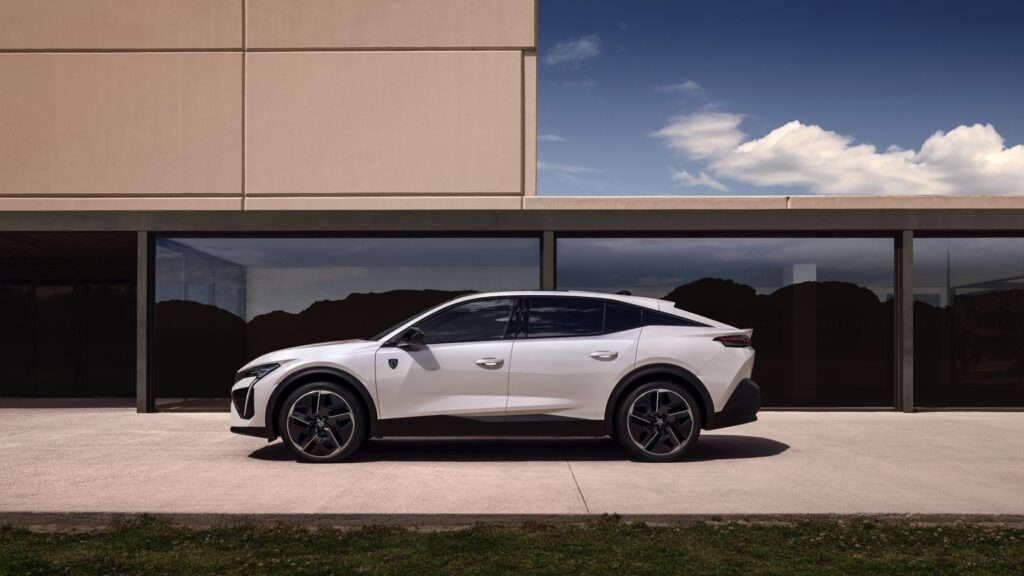 Peugeot e 408 2024 04@2x