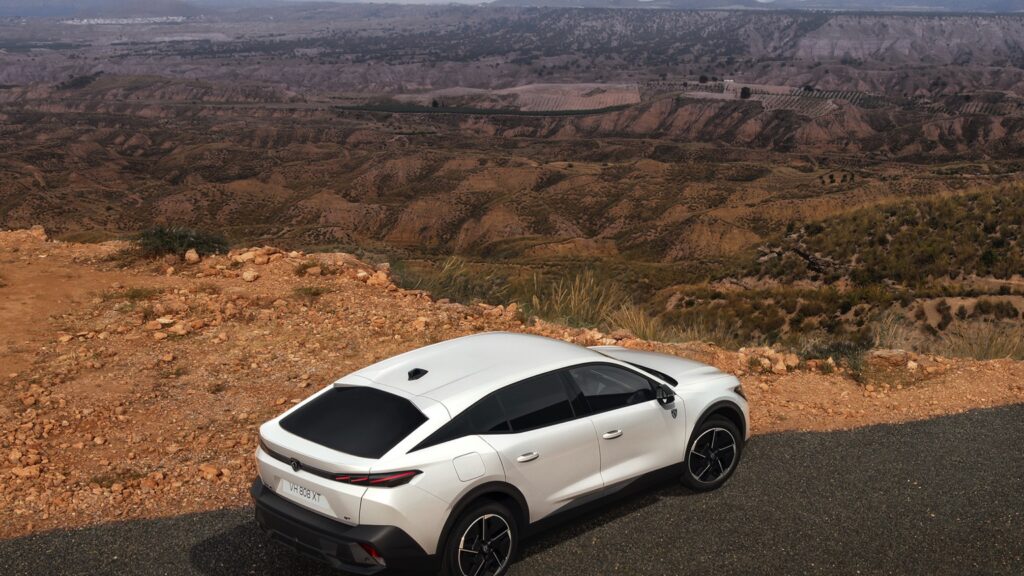 Peugeot e 408 2024 05@2x