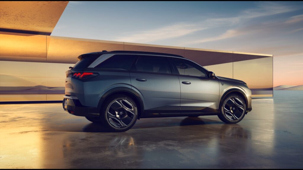 Peugeot e 5008 2024 05@2x