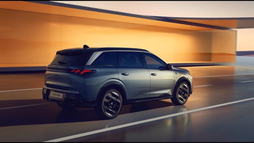 Peugeot e 5008 2024 08@2x